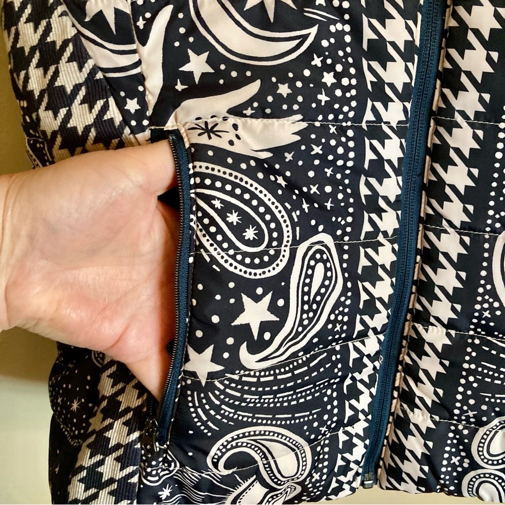 NEW Johnny Was Sasha Vest Reversible Puffer Houndstooth Floral Black White Sz M - Picture 9 of 16
